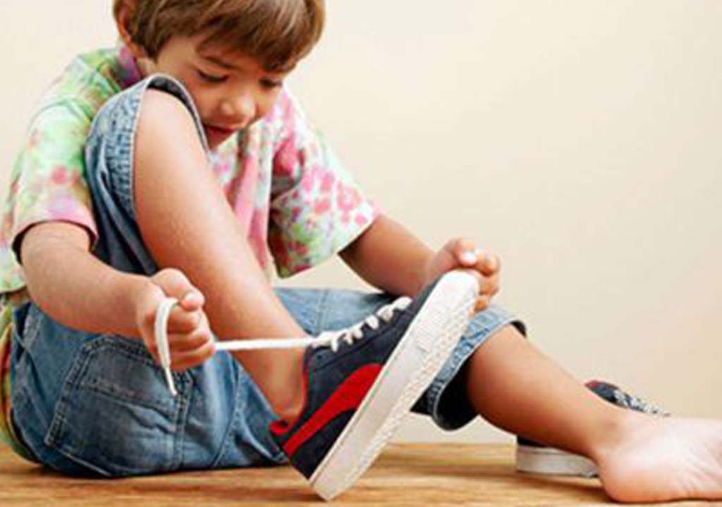 Muslo Alerta Novedad Cómo enseñarle a los niños a amarrar los cordones - Titinos