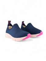 Tenis deportivo enterizo para niña en azul con detalles rosados, sin cordones y con suela antideslizante - Titinos Ref 6853-492