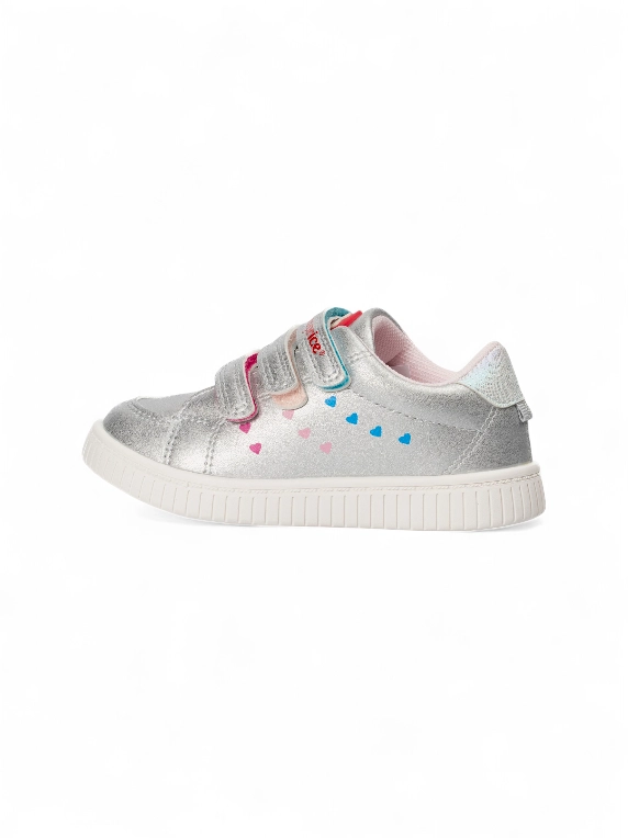 Tenis Niña FisherPrice Plateado OP - 7104-529 (1) Tenis FisherPrice Plateado para niña con diseño moderno, detalles brillantes y suela antideslizante marca Titinos referencia 7104-529.