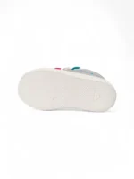 Tenis FisherPrice Plateado para niña con diseño moderno, detalles brillantes y suela antideslizante marca Titinos referencia 7104-529.