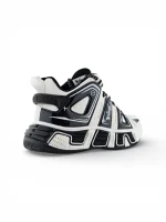 Tenis deportivos blancos para niño con diseño cómodo y suela antideslizante marca Titinos referencia 7195-743.