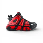 Tenis deportivos negros para niño con diseño cómodo y resistente, suela antideslizante y estilo versátil marca Titinos referencia 7195-771.